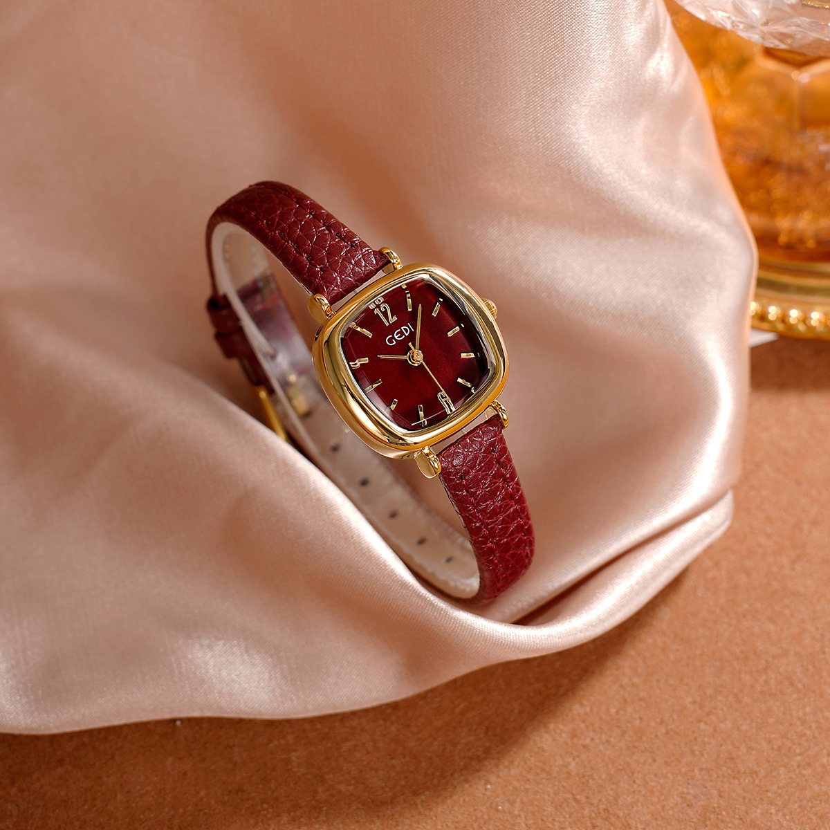 UTHAI 61018 CQ490 Sadelik, yük - Luxury Watch Values incelemesi ve fiyatı
