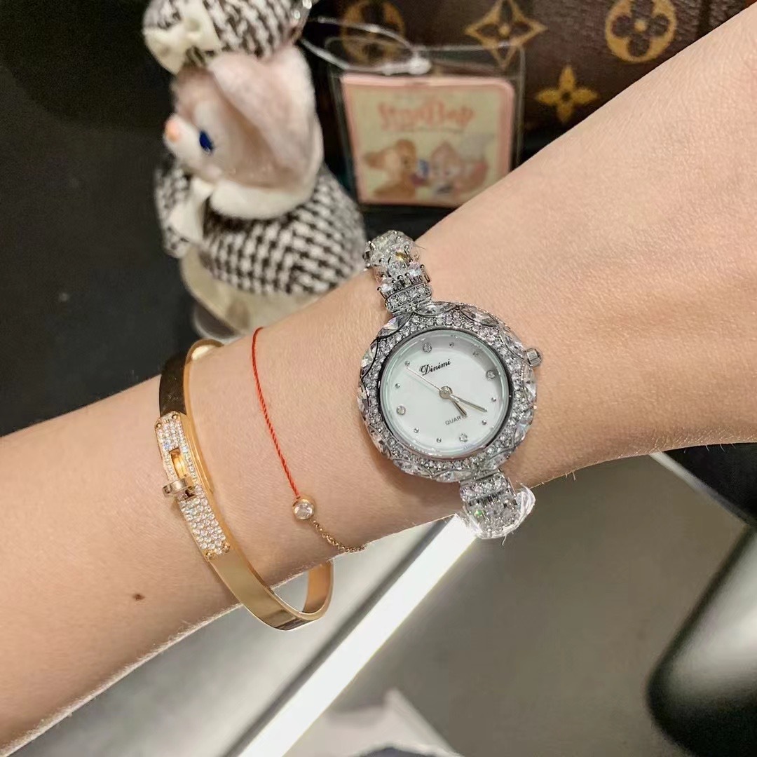 Zarif ve şık Kore tarzı kadın  - Luxury Watch Values incelemesi ve fiyatı