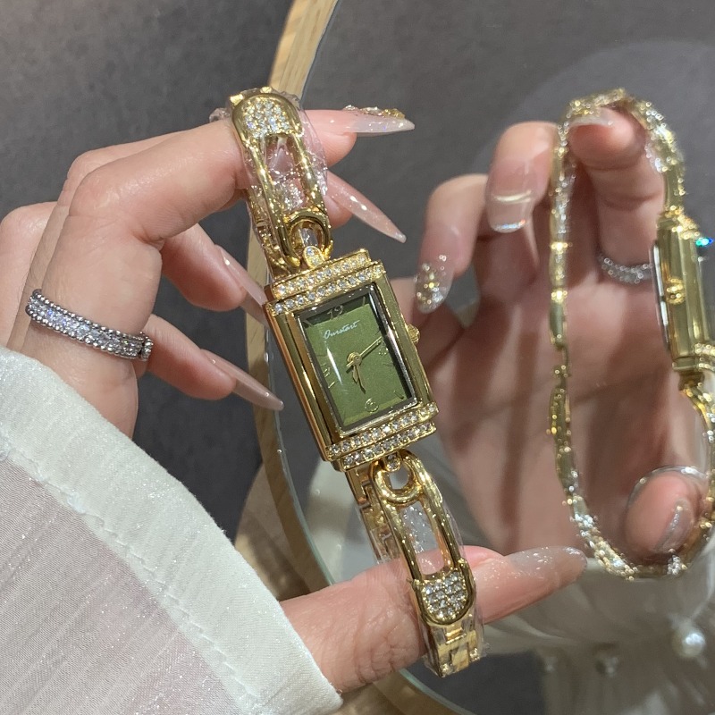 Küçük iğneli eski para stili e - Luxury Watch Values incelemesi ve fiyatı